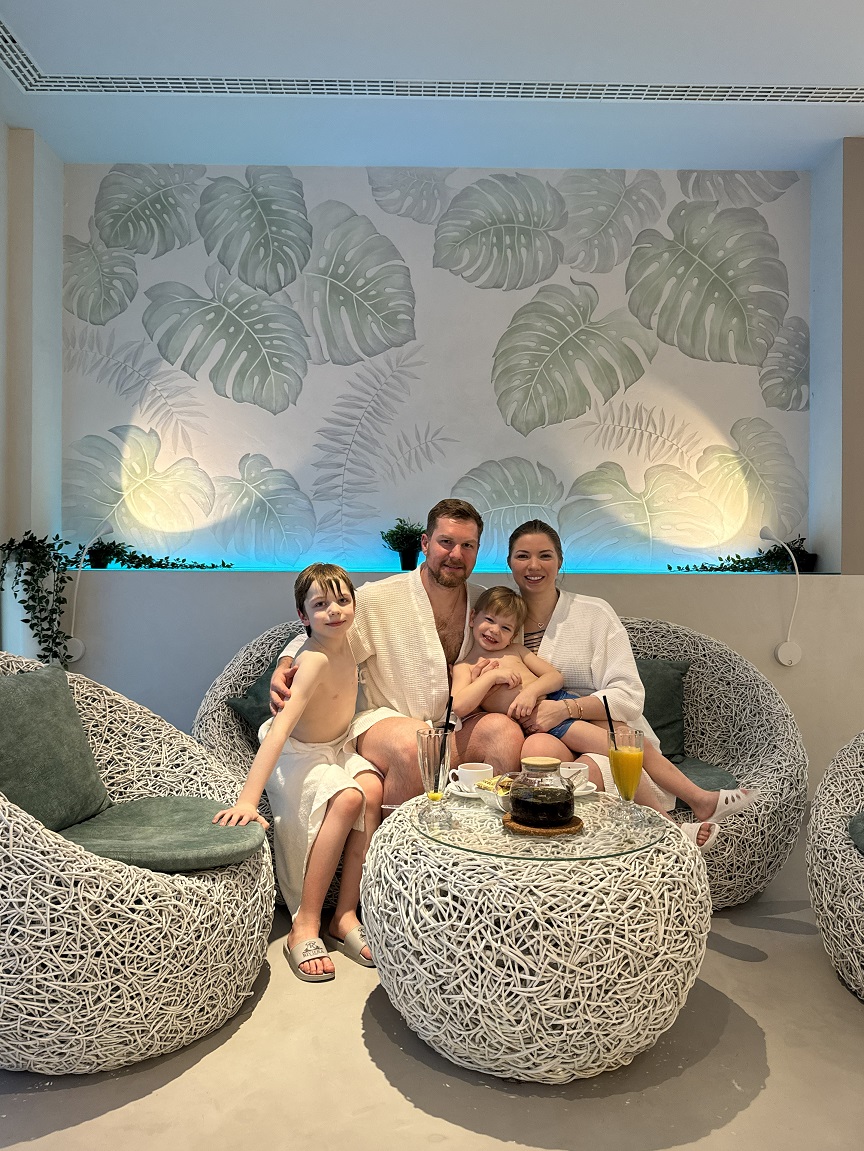 RIVIERA. Go & Glow