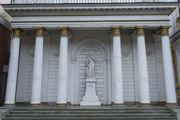 Памятник Федору Шаляпину