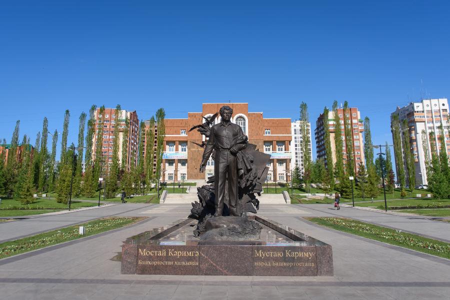 Памятник Мустаю Кариму